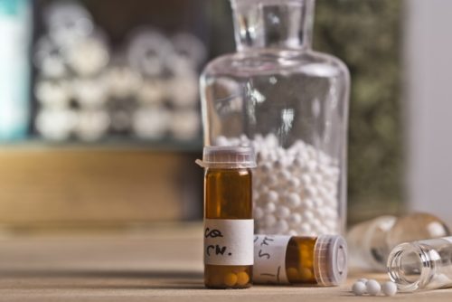 Homeopaattinen lääke- homeopaattinen valmiste ja annostelu